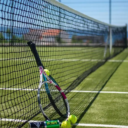 Court & Sea Private Tennis Court & Pool וילה *