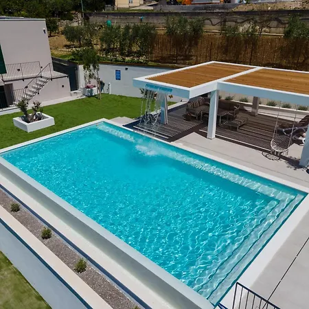 Court & Sea Private Tennis Court & Pool וילה